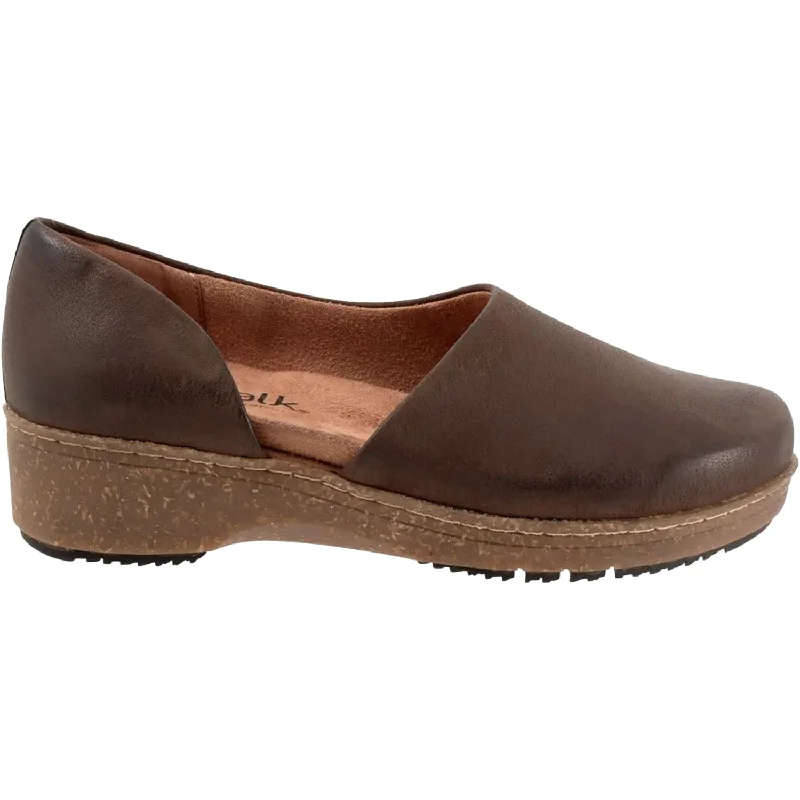 mules-&-clogs-with-boho-style-Mules-for-casual-office-Women's Soft Walk Addie Dark Brown Nubuck