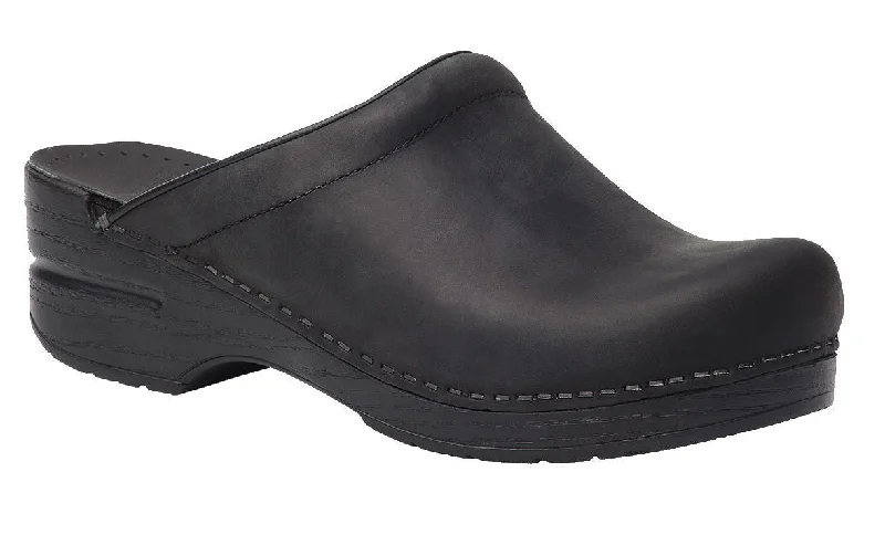 mules-&-clogs-with-clean-lines-Mules-for-daily-activities-Dansko Sonja Clog Black Oiled Leather