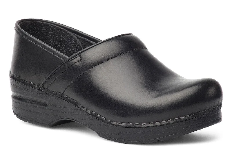 mules-&-clogs-with-all-day-traction-Mules-for-comfort-and-style-Dansko Professional Clog Black Cabrio Leather