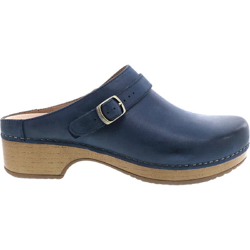 mules-&-clogs-with-durable-construction-Clogs-with-platform-soles-Women's Dansko Berry Navy Burnished Full Grain Leather